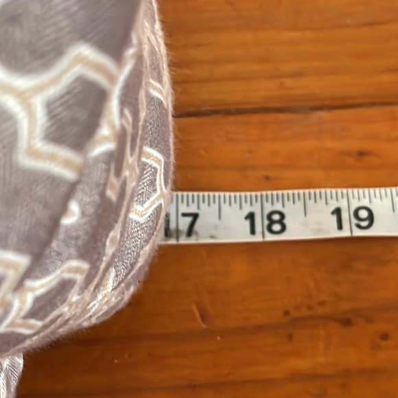 Wag & Woof gray & white insulated small medium doughnut dog bed - Picture 12 of 14